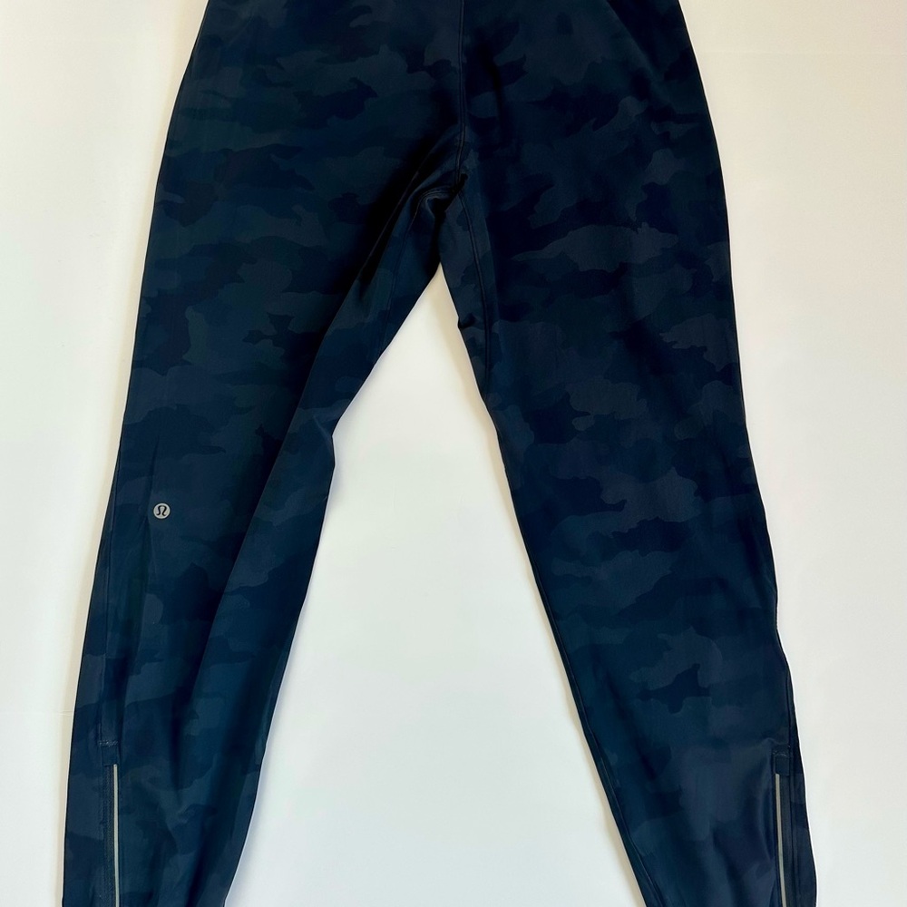 Men’s Lululemon Black Camo Joggers Medium